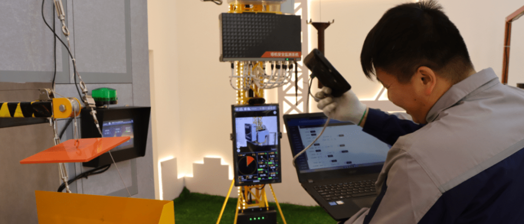 稳如泰山丨腾屹信智能塔机监测旗舰版,创新场景+寿... 稳如泰山丨腾屹信智能塔机监测旗舰版,创新场景+寿...